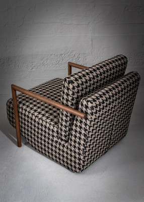Stylish cocktail chair made from linen fabric for a charming ambience