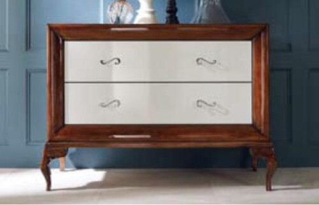 Polished bedroom furniture set: luxury and functionality in one