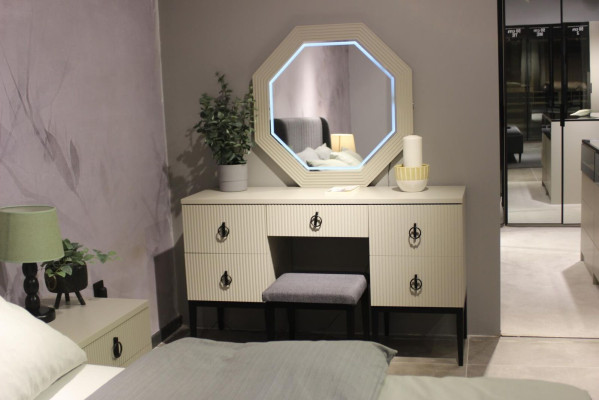 Practical Modern and new Bedroom Dressing table with Mirror and Stool