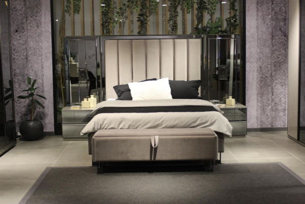 Luxury Bedroom Set Bed + 2x Bedside tables Complete's Room Furniture new