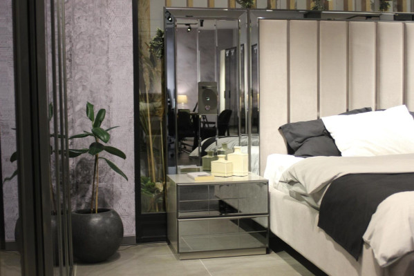 exclusive s Luxurious Bedroom Set: Bed, 2 Bedside tables & Stool