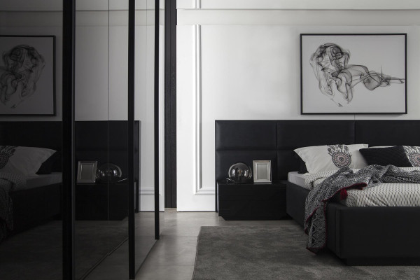 Black Bedroom Luxury Furniture Wardrobe Chest of drawers Bedside tables 5pcs.