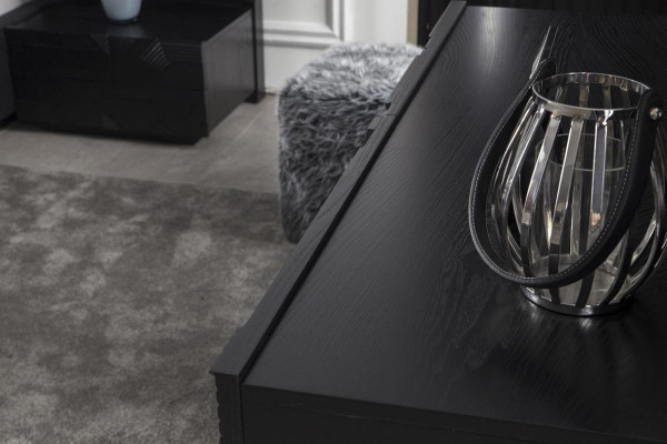 Black Bedroom Luxury Furniture Wardrobe Chest of drawers Bedside tables 5pcs.