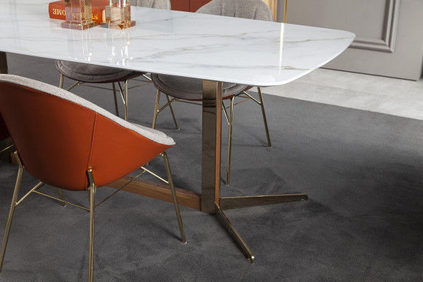 Luxury Dining table Italian Designer Furniture Furnishings Table with 4 Chairs