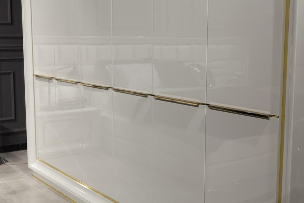 Wardrobe Modern Comfortable in White with luxurious storage space