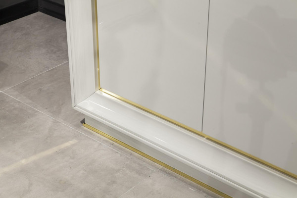 Wardrobe Modern Comfortable in White with luxurious storage space