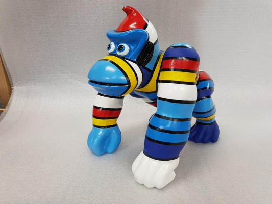 New modern designer figure: Decorative gorilla statue for the garden