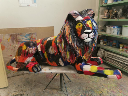 Abstract Lion Hand Painted Figures Statues Sculpture Modern Design Lion Garden