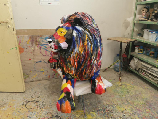 Abstract Lion Hand Painted Figures Statues Sculpture Modern Design Lion Garden