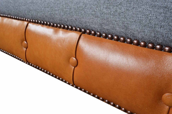 Luxurious faux leather sofa in Chesterfield 3 Seater Sofa Design with three seats