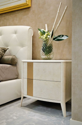 Italian style furniture 4 pieces. Set Bed + 2x Bedside table + Chest of drawers Bedroom
