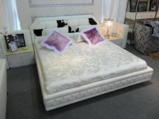 Luxury Bed Chesterfield Double bed Real Leather with Ponyskin Beds White Furniture