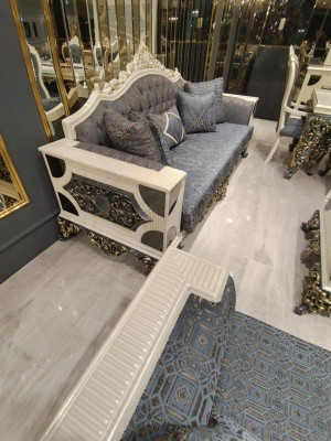 Luxurious Living room Set 2x 3-Seater Sofas, two armchairs and Coffee table