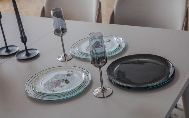 Luxurious Extendable Table Designer Modern Dining room Textile Chairs