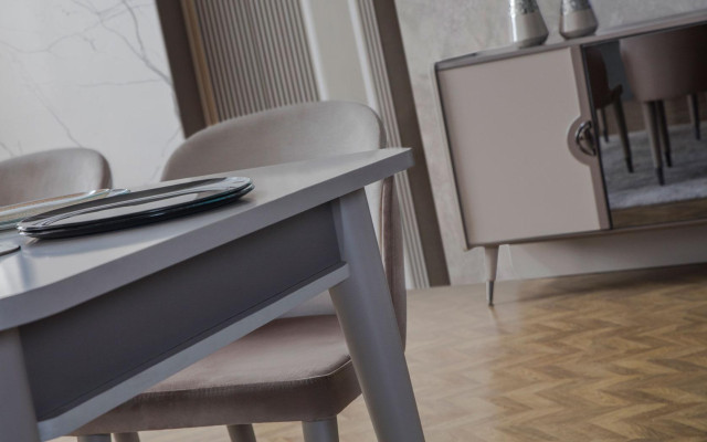 Luxurious Extendable Table Designer Modern Dining room Textile Chairs