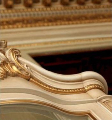 Luxury Display case Beige Color Perfect Furniture for Living room Wooden display case