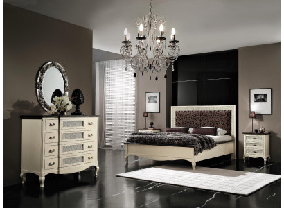Luxury bedroom set 4 pieces. Bed 2 Bedside tables Chest of drawers Solid wood Furniture Italy