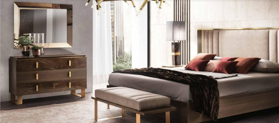 Table Classic Chest of drawers Mirror Chest of drawers Dressing table Bedroom