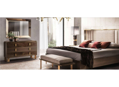 Table Classic Chest of drawers Mirror Chest of drawers Dressing table Bedroom