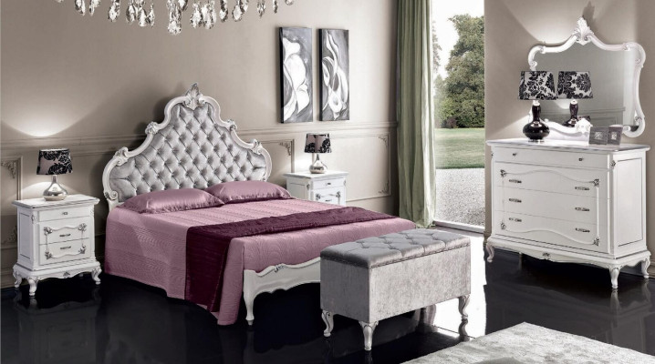 Classic Furniture 6-piece bedroom set Bed 2x Bedside tables Stool Chest of drawers Mirror
