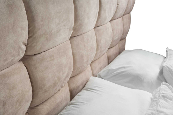Luxurious Plush Bed in the Bedroom Big handy Designer Bed new Indoor area