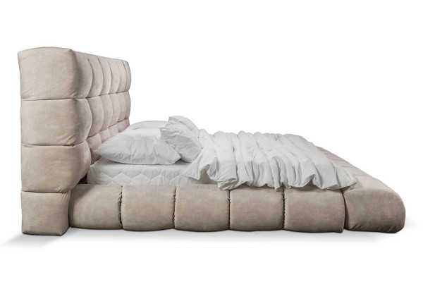 Luxurious Plush Bed in the Bedroom Big handy Designer Bed new Indoor area