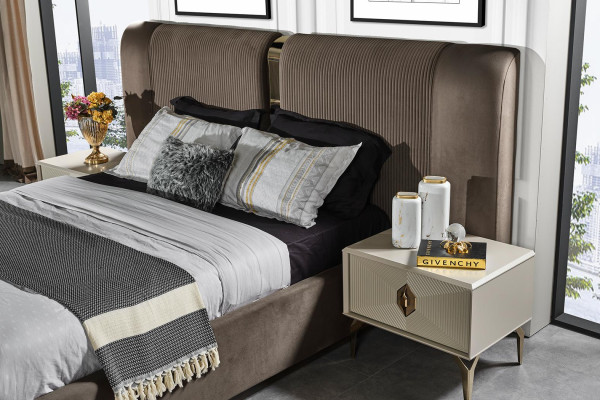 Luxury Brown Bedroom Set Upholstery Bed 2x Bedside tables Wardrobe