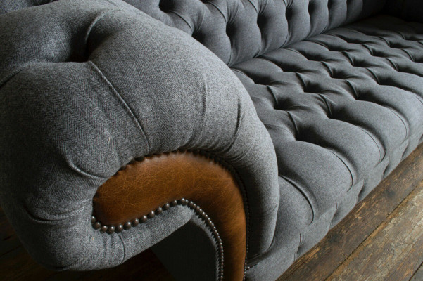 Elegant gray Chesterfield three-seater luxury living room 3-seater sofa