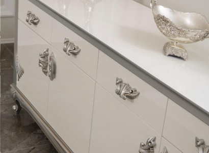 White Chest of drawers with practical drawers and elegant shelves